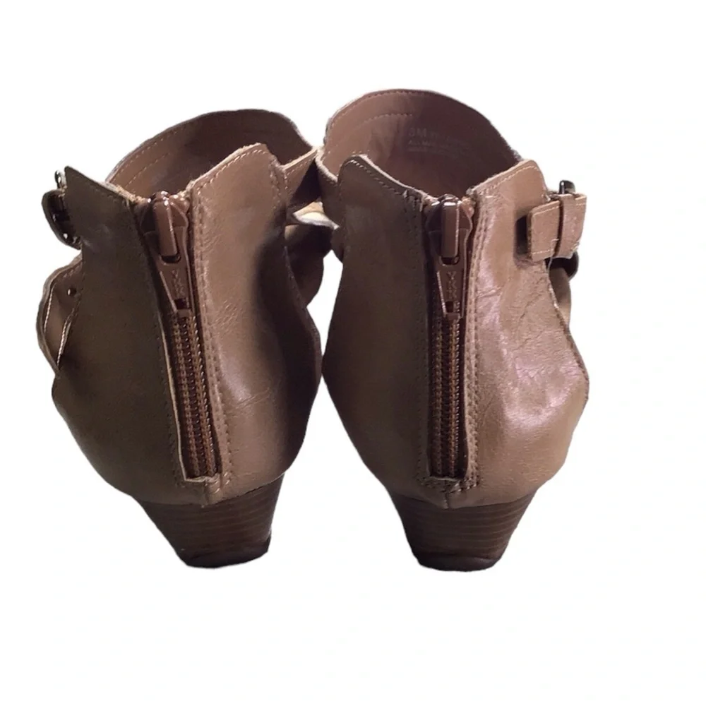 Aerosoles Slight Wedge Womans  sandals EUC size 8